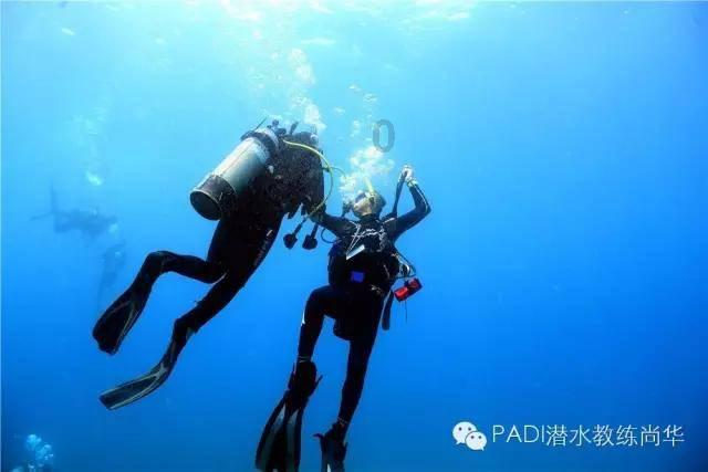 逃出上锁的现代房间8